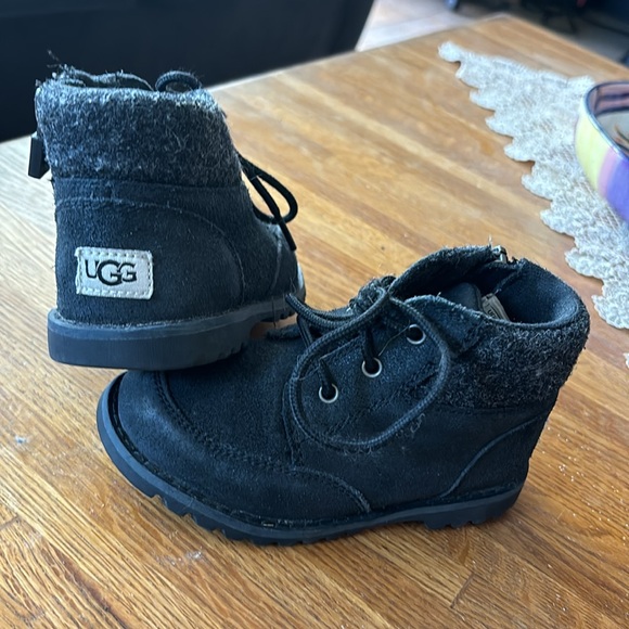 UGG Australia Girls Bootie with side Zipper size 7 - Picture 4 of 15